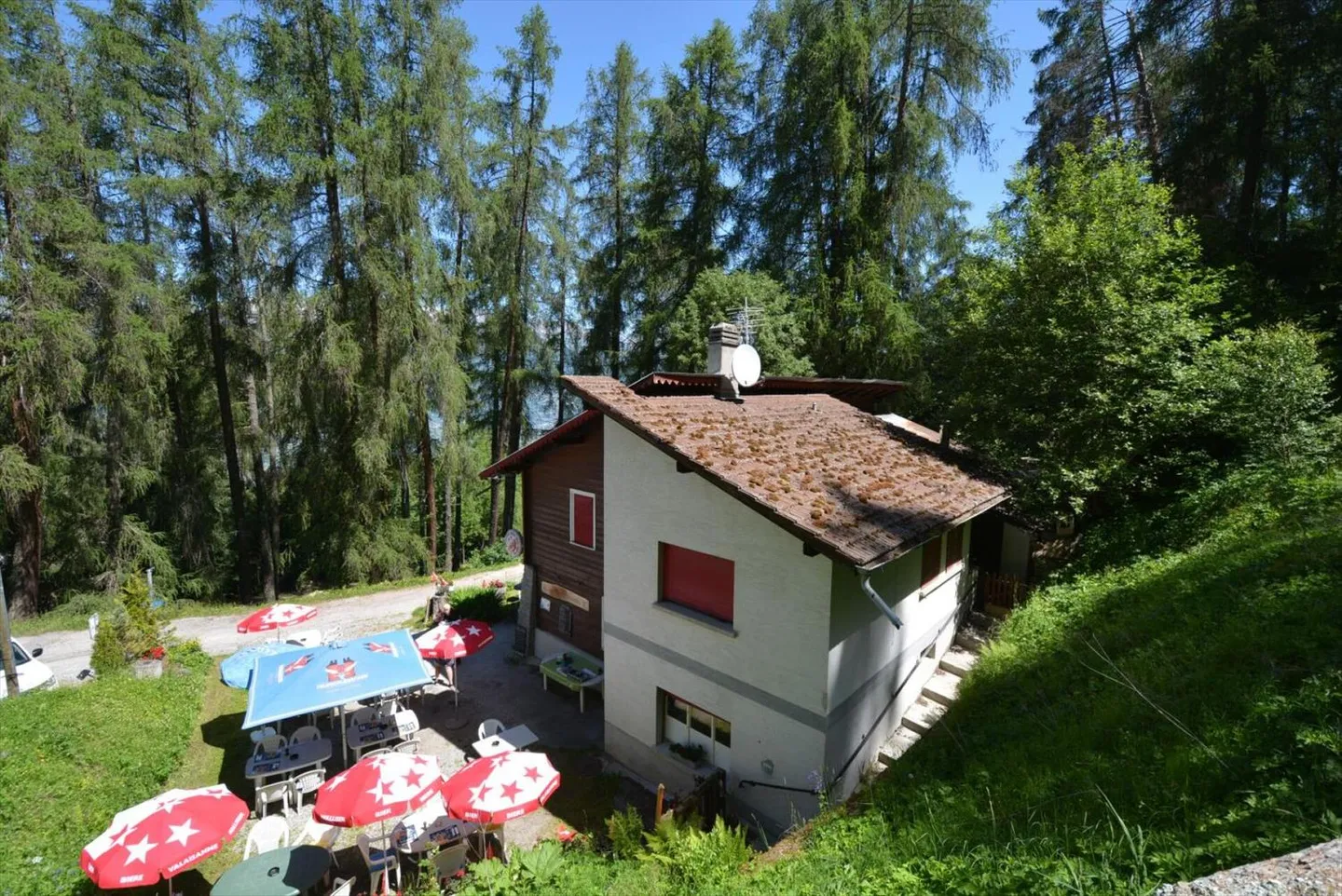 Mixed Building - Photo 2 of 12