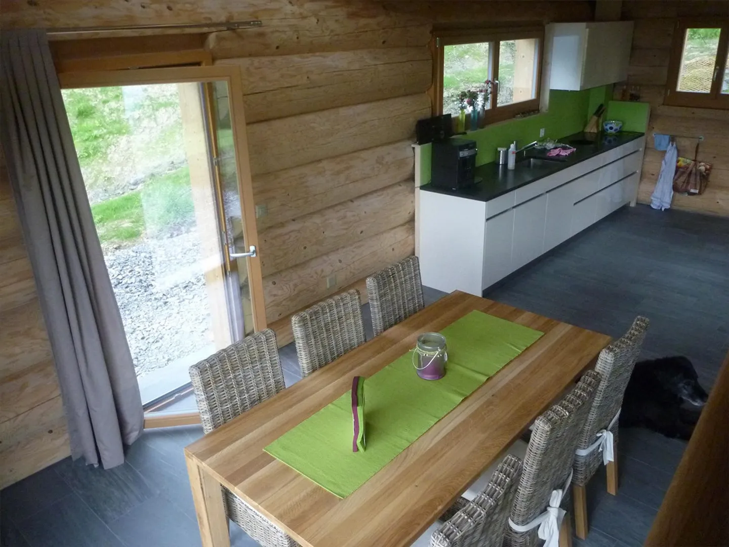 Charmant chalet en bois dans la nature - Photo 3 sur 8