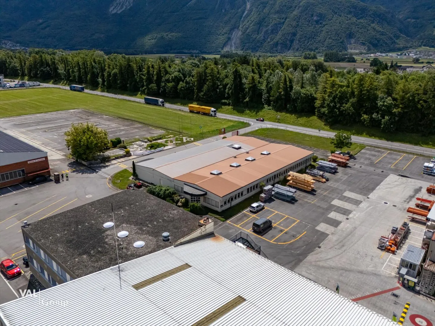 In affitto: spazio amministrativo moderno e luminoso - 1.200 m² ad Aigle - Foto 2 di 13