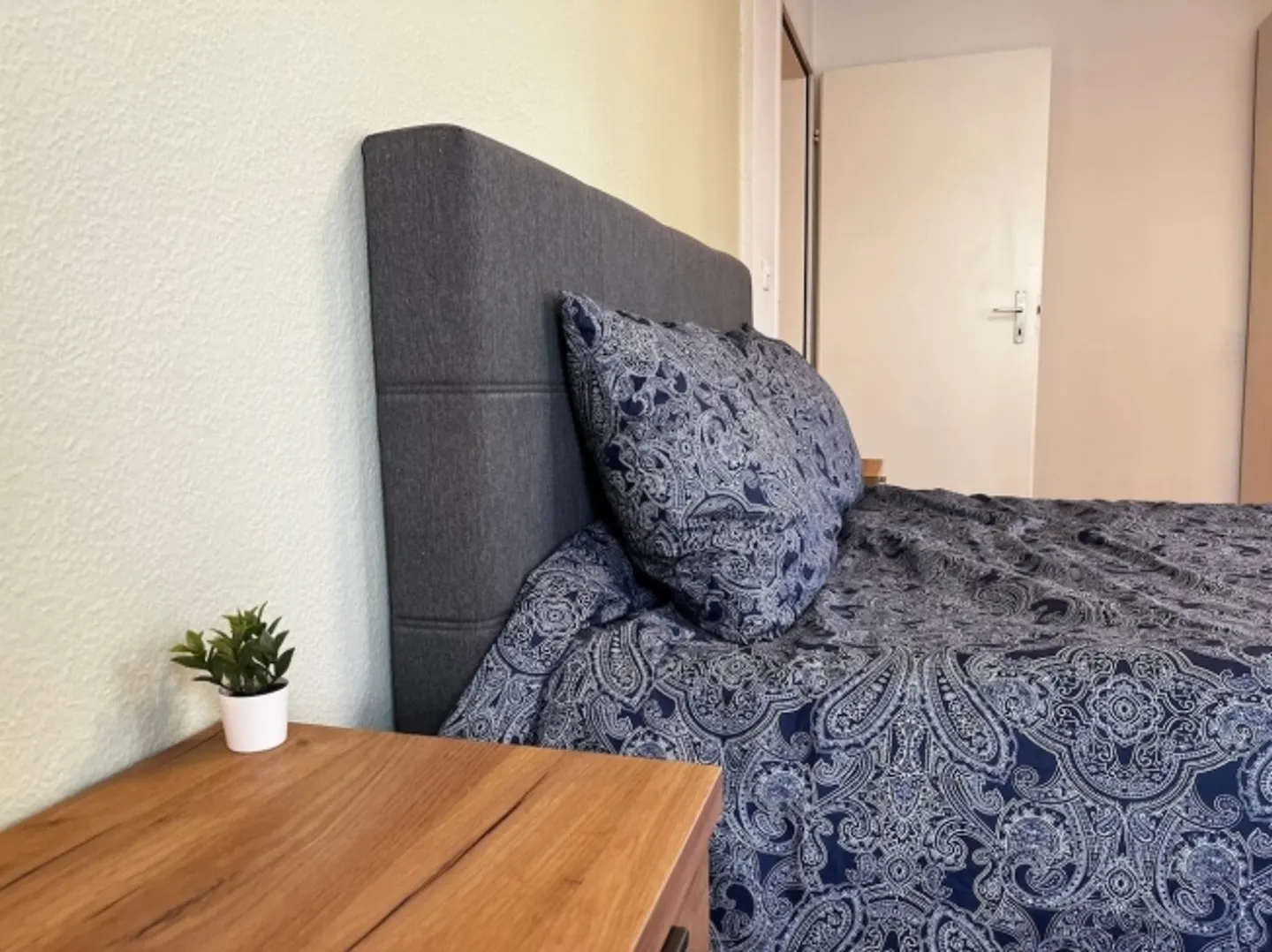 Camera arredata in appartamento modernizzato in posizione centrale - Foto 9 di 13