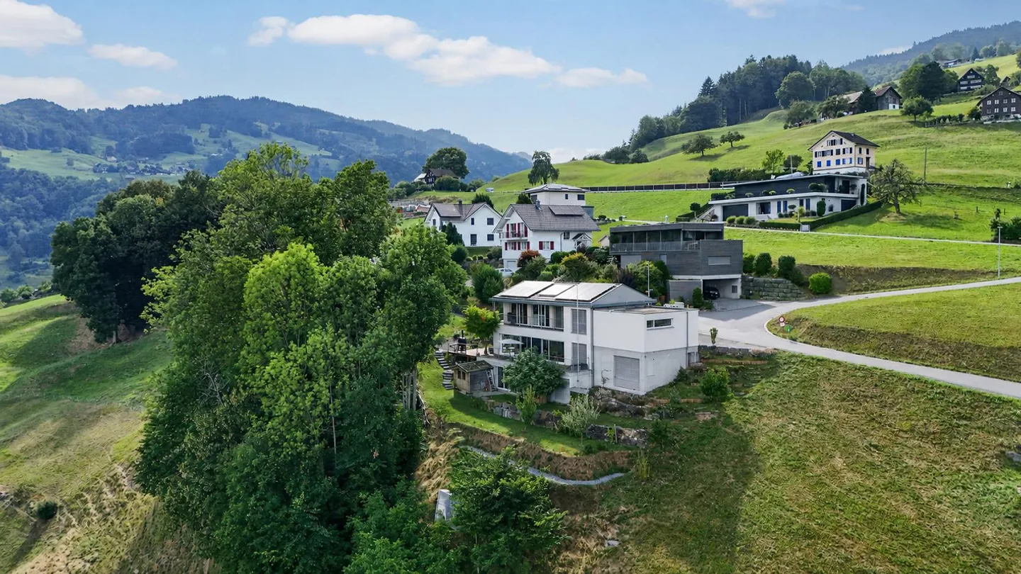 Ampia casa unifamiliare con vista panoramica mozzafiato - Foto 2 di 14