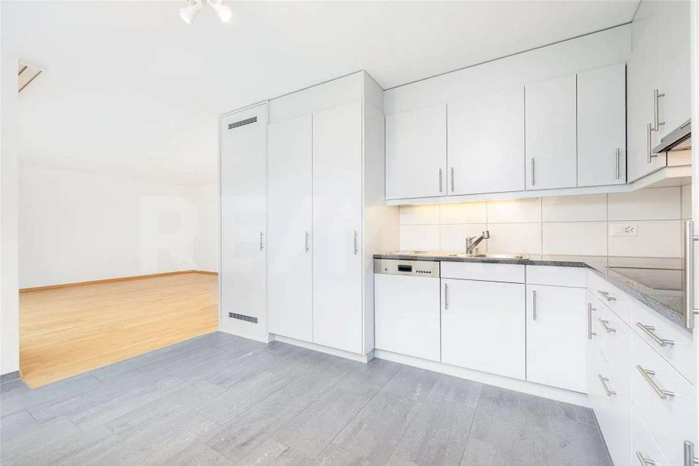 Bright 3.5-room apartment with garden idyll in Neerach - Photo 2 of 13