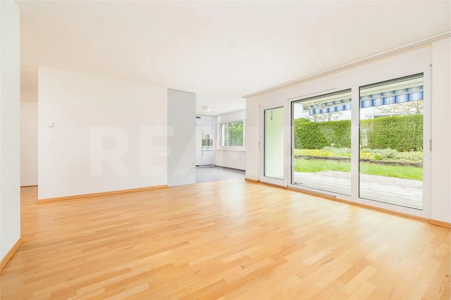 Bright 3.5-room apartment with garden idyll in Neerach - Photo 4 of 13