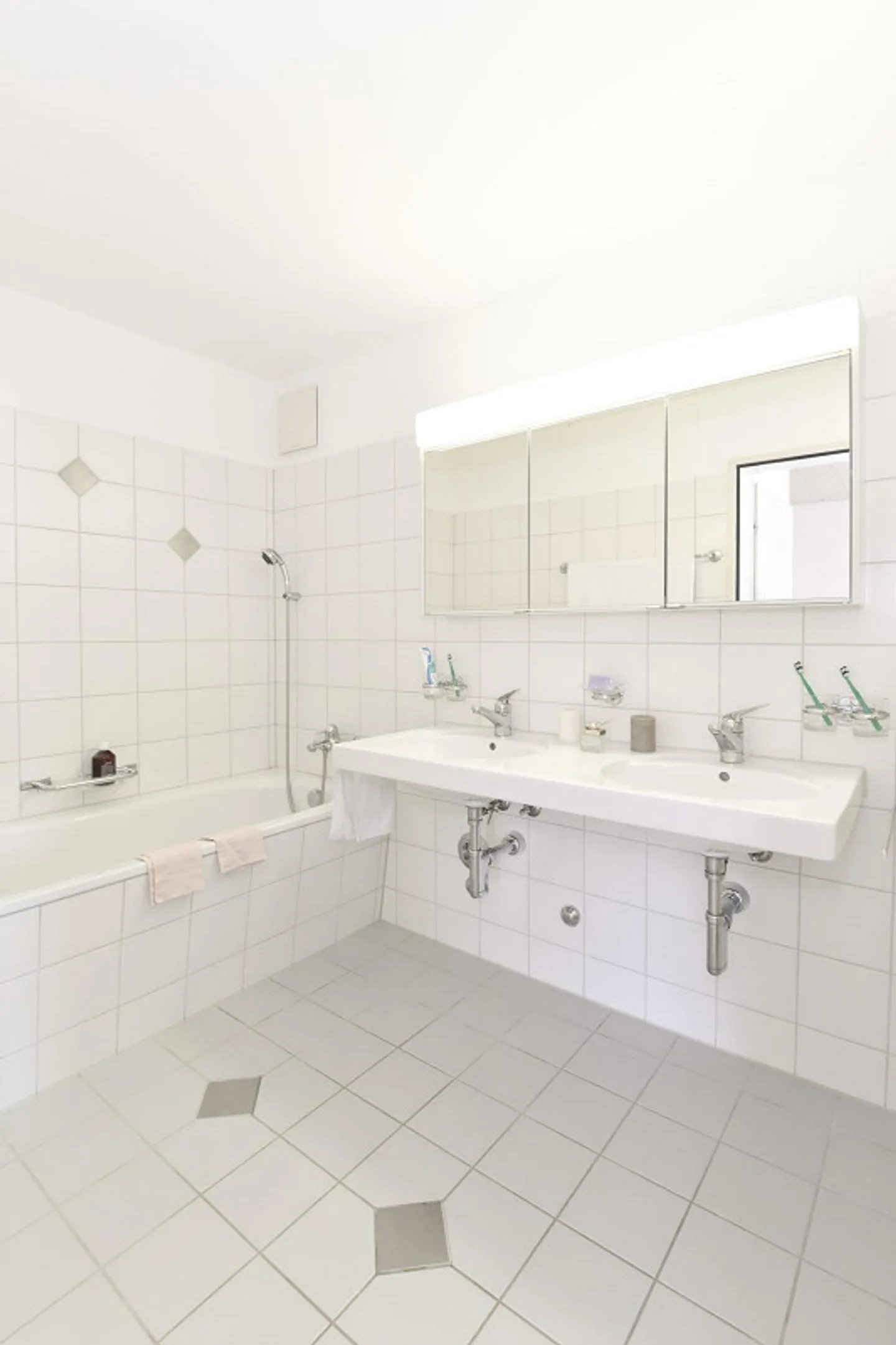 Appartement spacieux et lumineux - Photo 2 sur 10