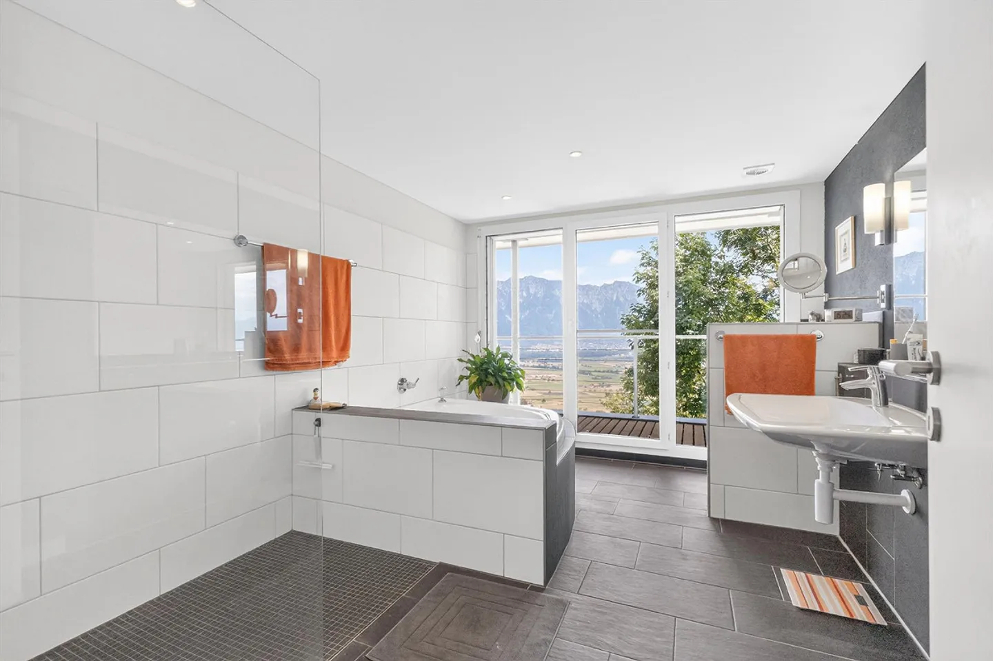 Ampia casa unifamiliare con vista panoramica mozzafiato - Foto 10 di 14