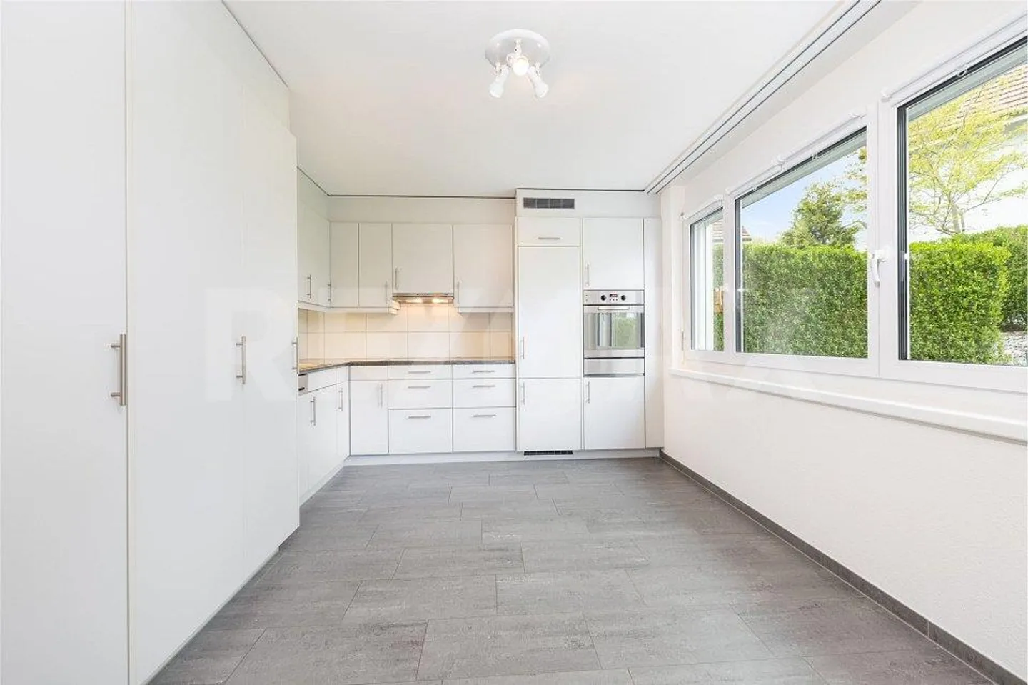 Bright 3.5-room apartment with garden idyll in Neerach - Photo 3 of 13