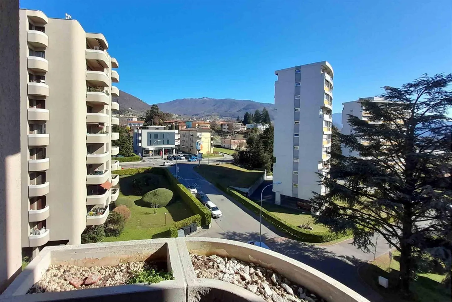 1.5 LOC. RENOVATED IDEAL AS AN INVESTMENT IN COLDREIO - Photo 1 of 13