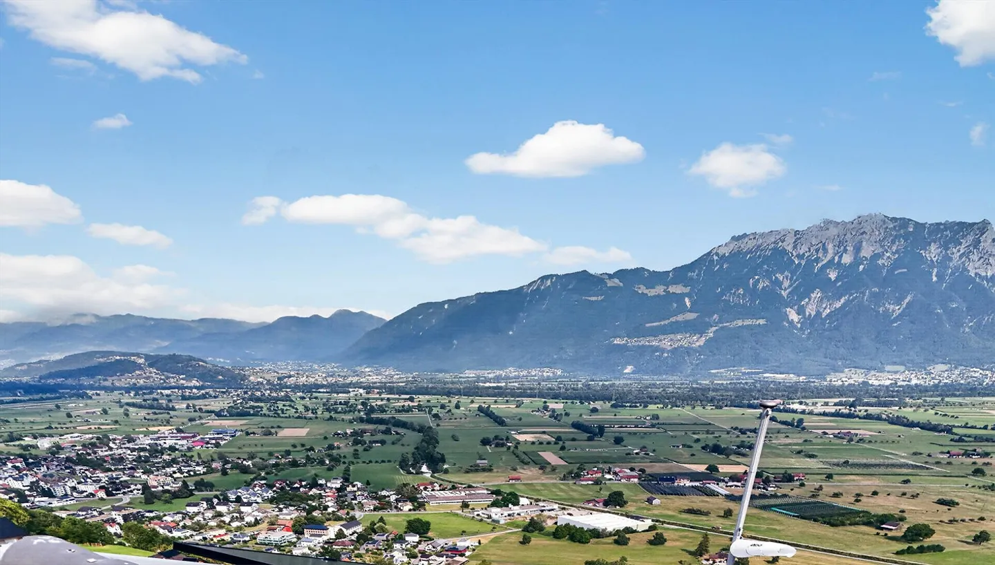 Ampia casa unifamiliare con vista panoramica mozzafiato - Foto 3 di 14