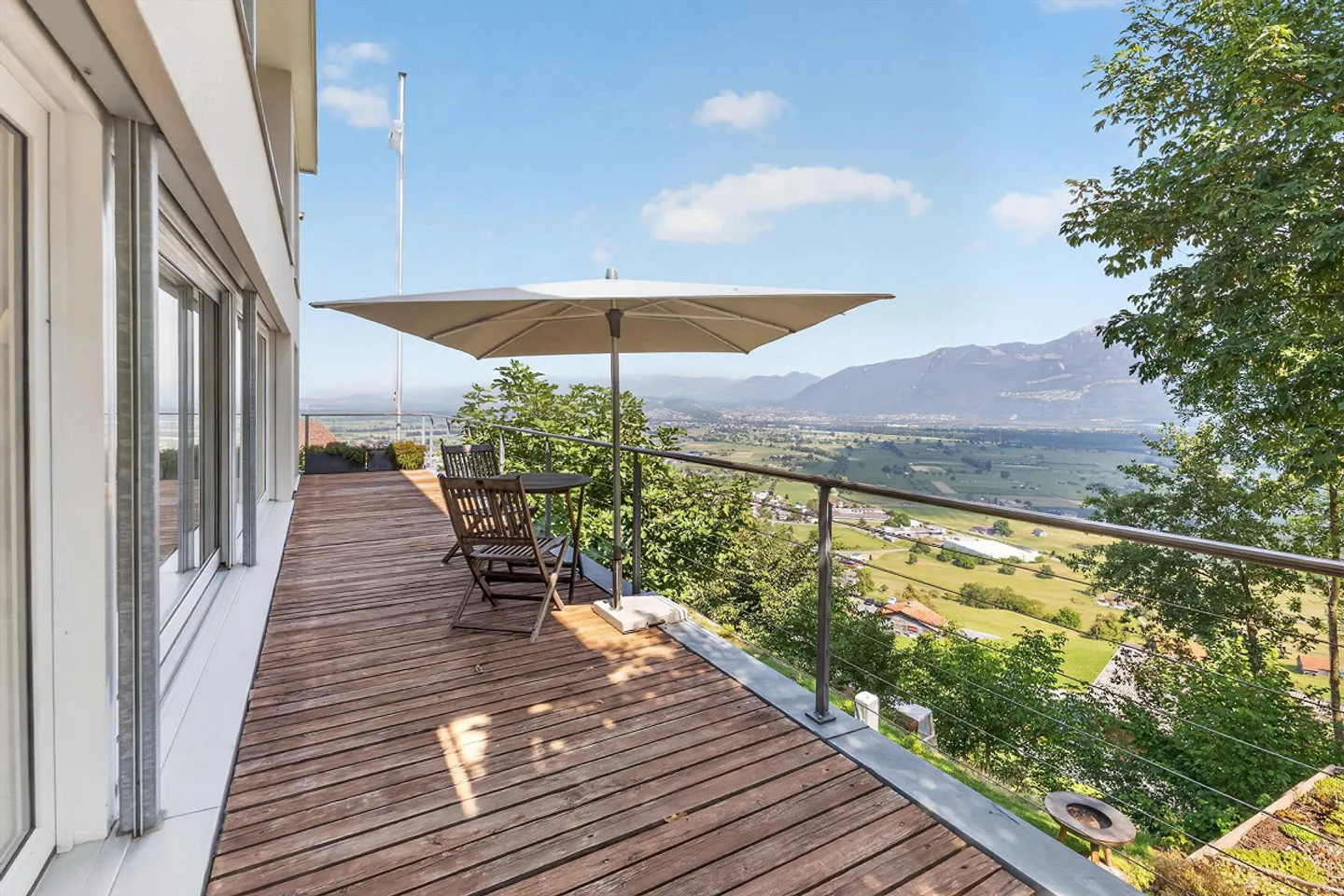 Ampia casa unifamiliare con vista panoramica mozzafiato - Foto 4 di 14