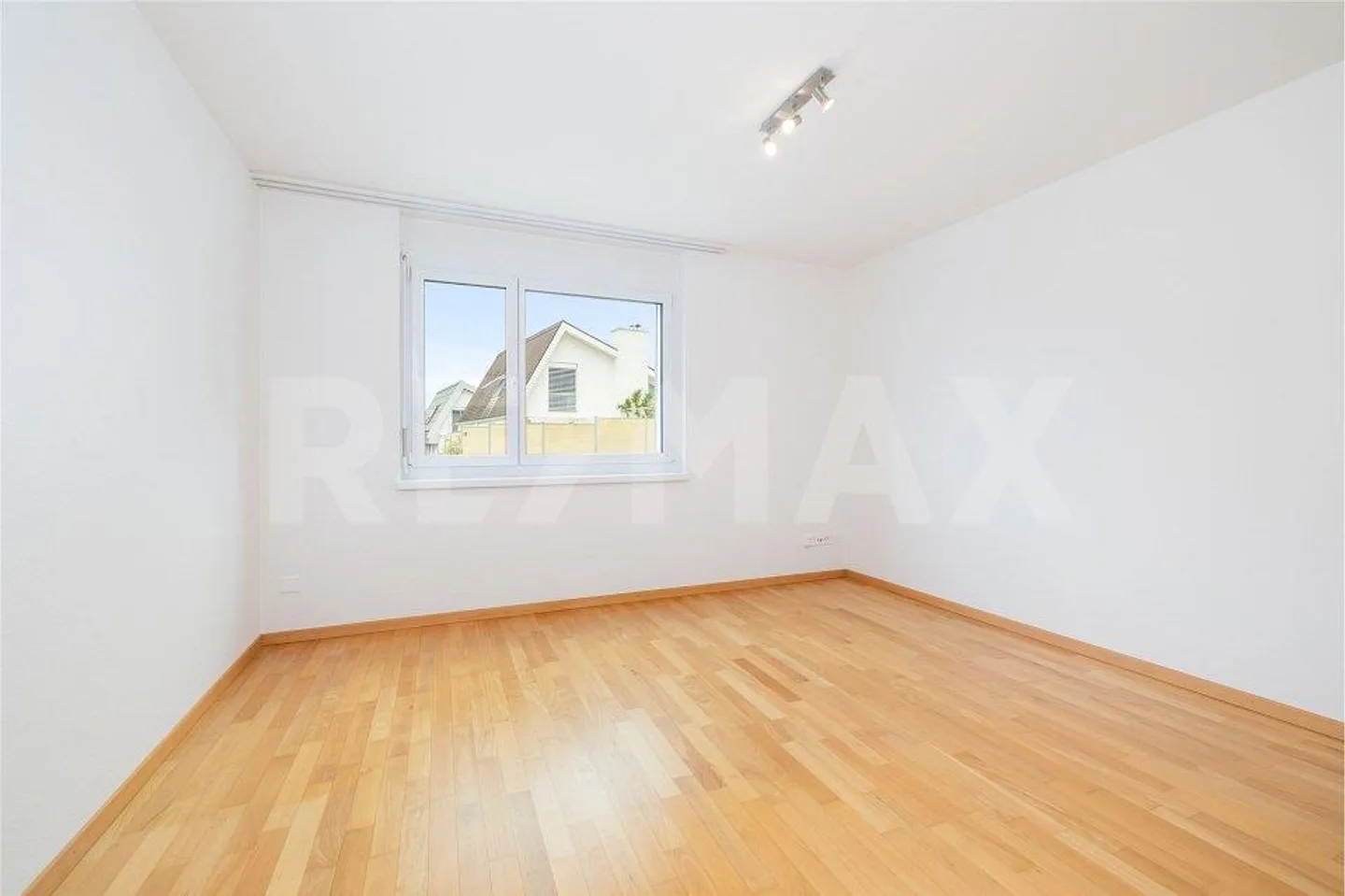 Bright 3.5-room apartment with garden idyll in Neerach - Photo 8 of 13