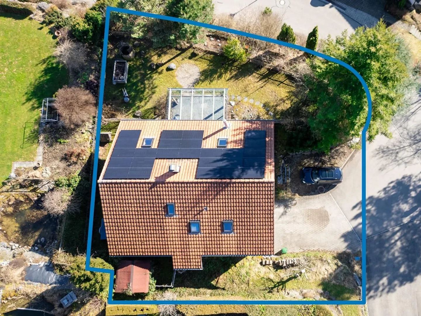 Sunny living paradise with large natural garden - Photo 8 of 9