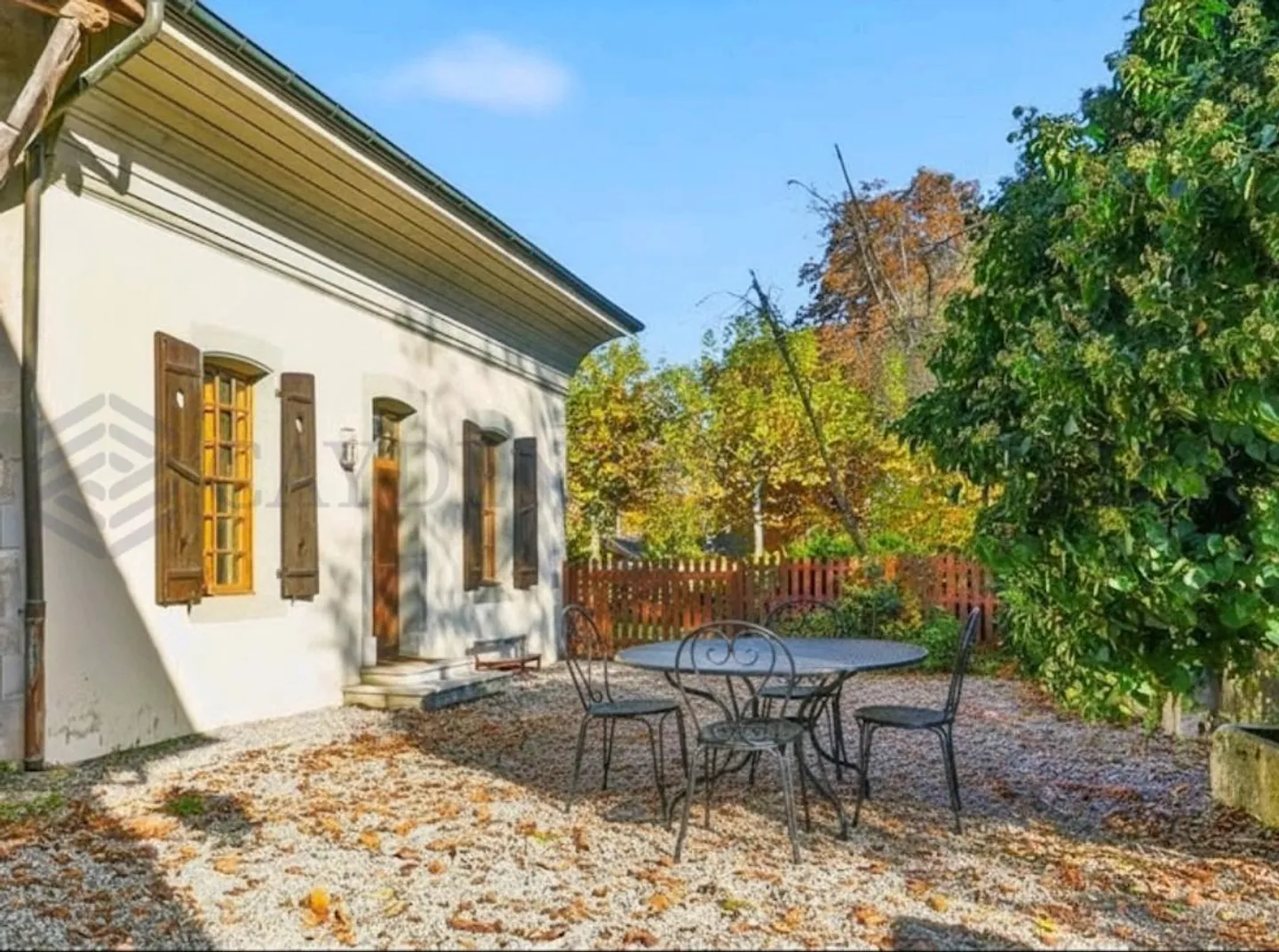 Beau vieux bâtiment - Photo 1 sur 12