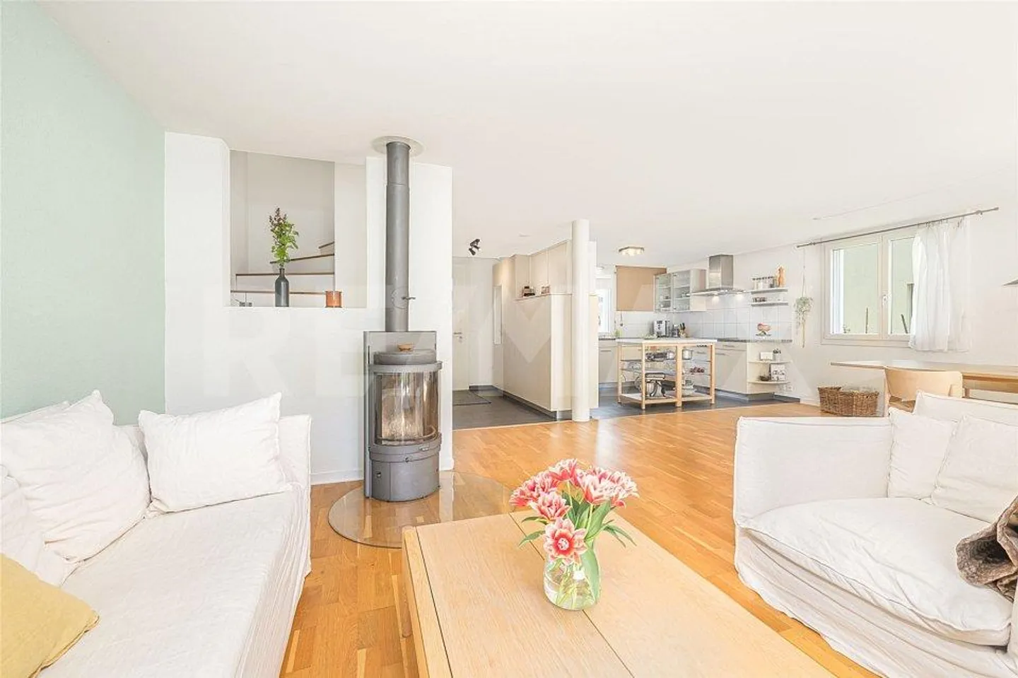 Bright, quiet and family-friendly - a home to... - Photo 3 of 13