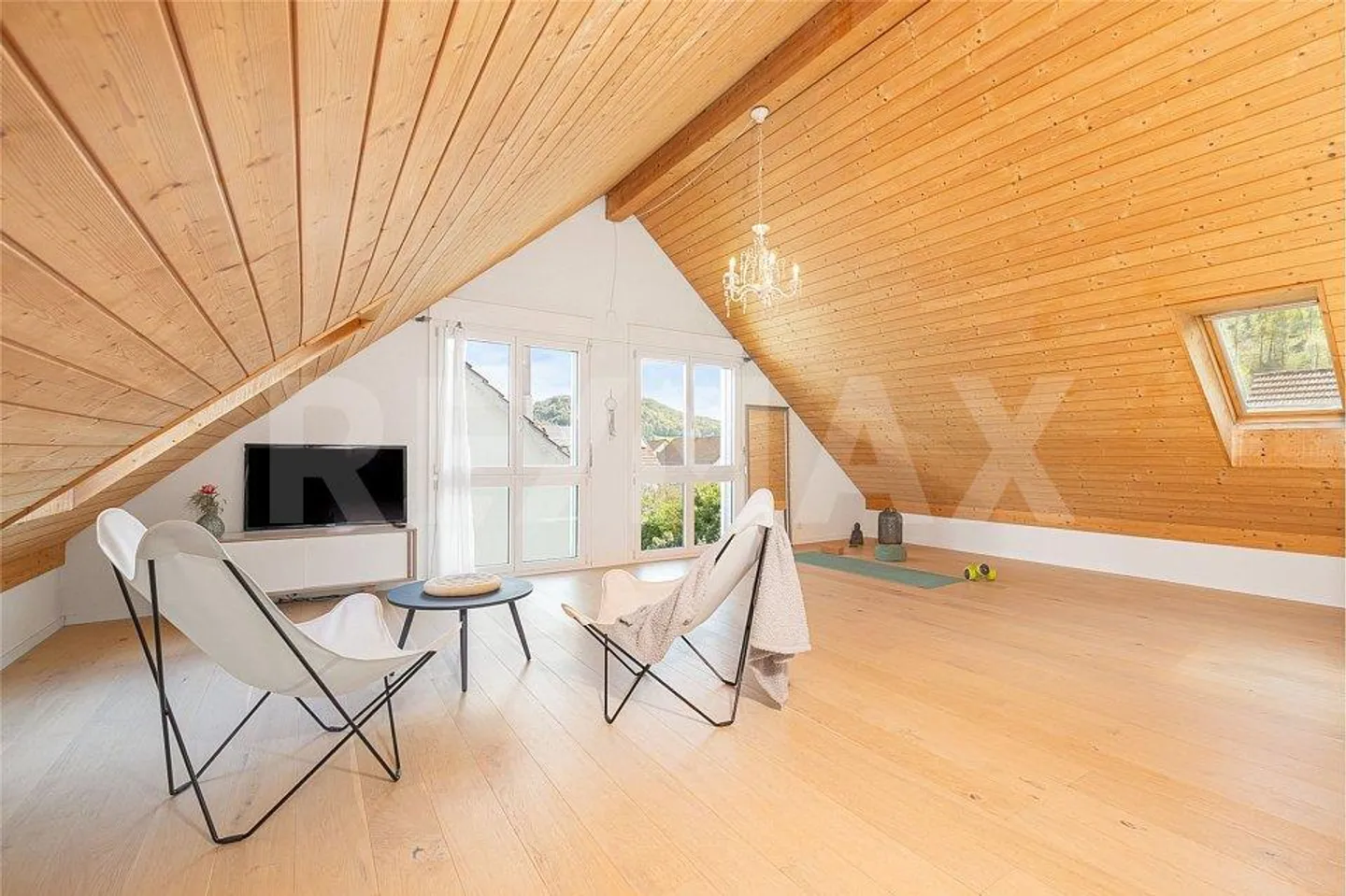 Bright, quiet and family-friendly - a home to... - Photo 5 of 13