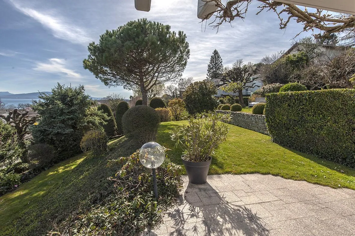 Property with magnificent view of the lake, the Alps and Mont-Blanc - Photo 4 of 12