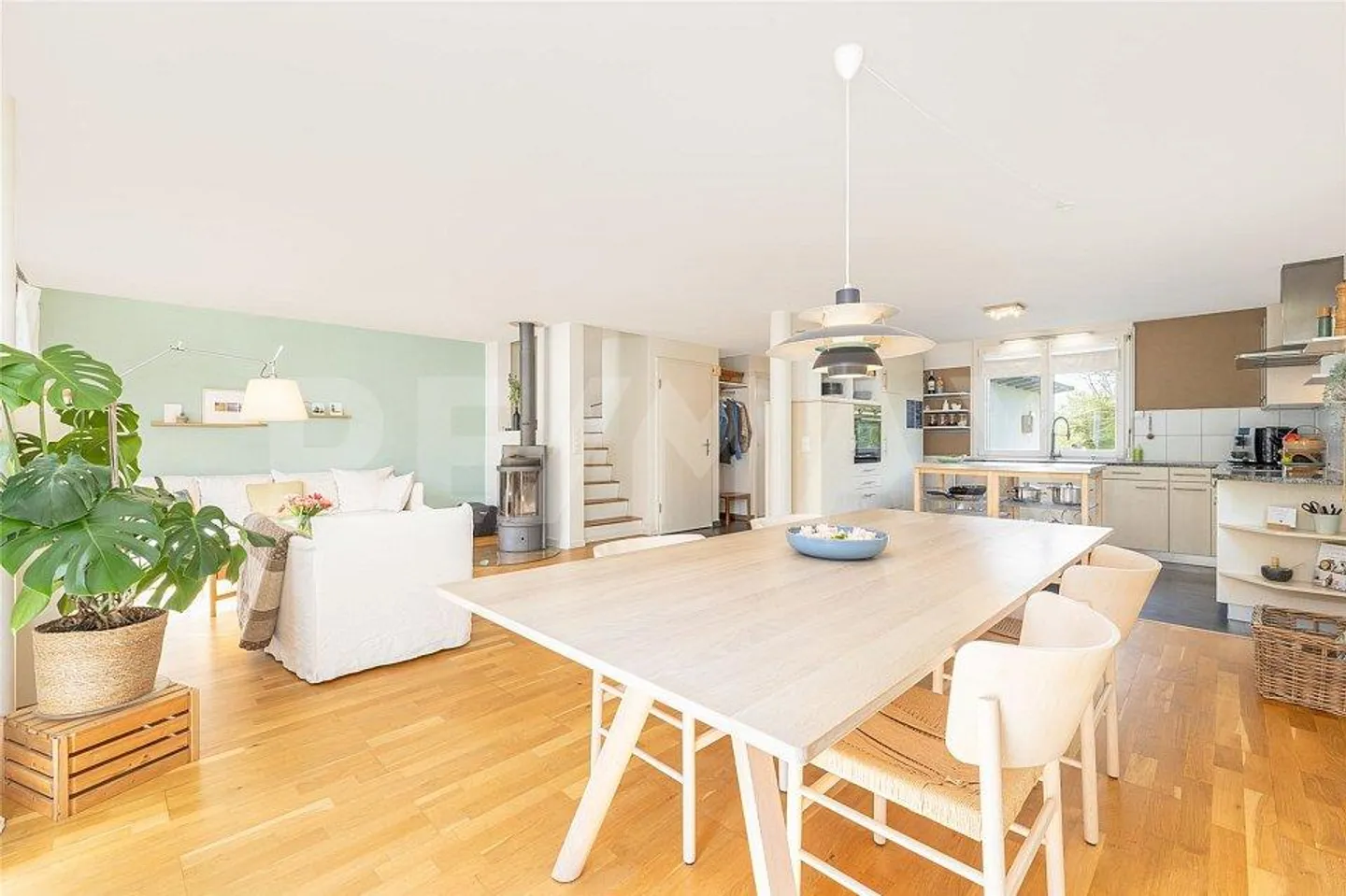 Bright, quiet and family-friendly - a home to... - Photo 6 of 13