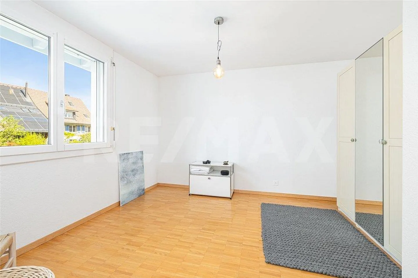 Bright, quiet and family-friendly - a home to... - Photo 8 of 13