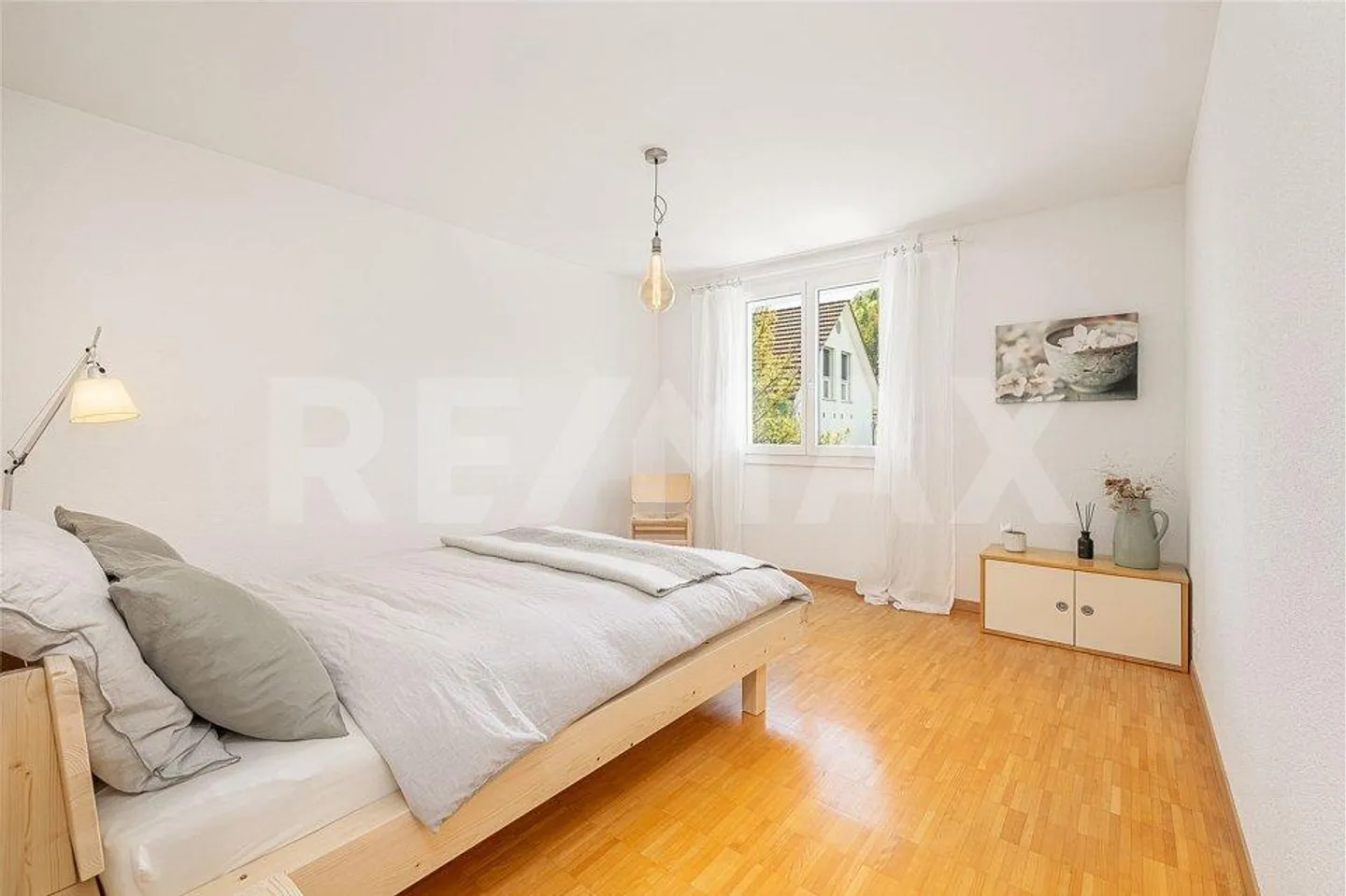 Bright, quiet and family-friendly - a home to... - Photo 10 of 13