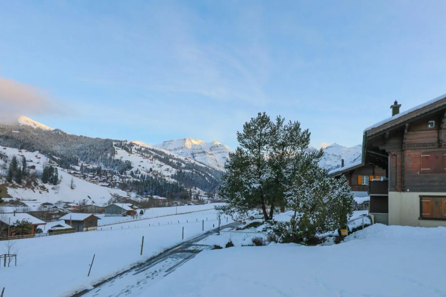 Appartement confortable de 3,5 pièces au rez-de-chaussée - Photo 2 sur 10