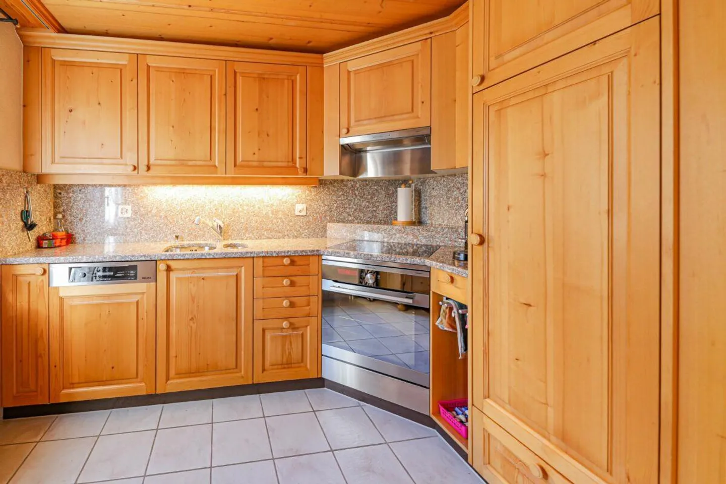 Appartement confortable de 3,5 pièces au rez-de-chaussée - Photo 3 sur 10