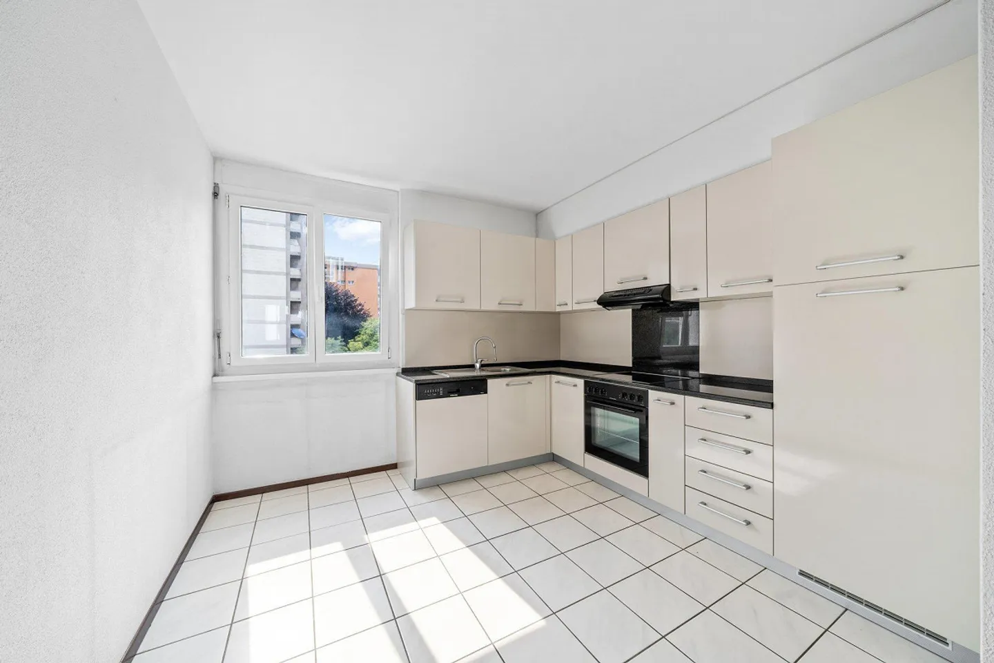 Apartment for rent - Photo 3 of 9