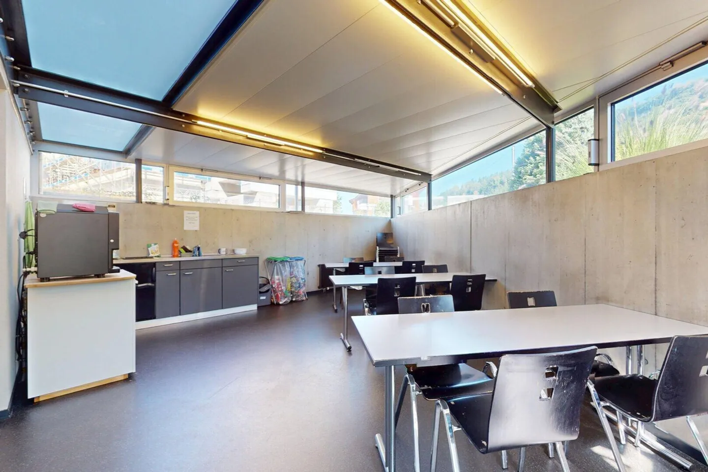 Spacious Commercial Spaces in Heimberg - Photo 9 of 13