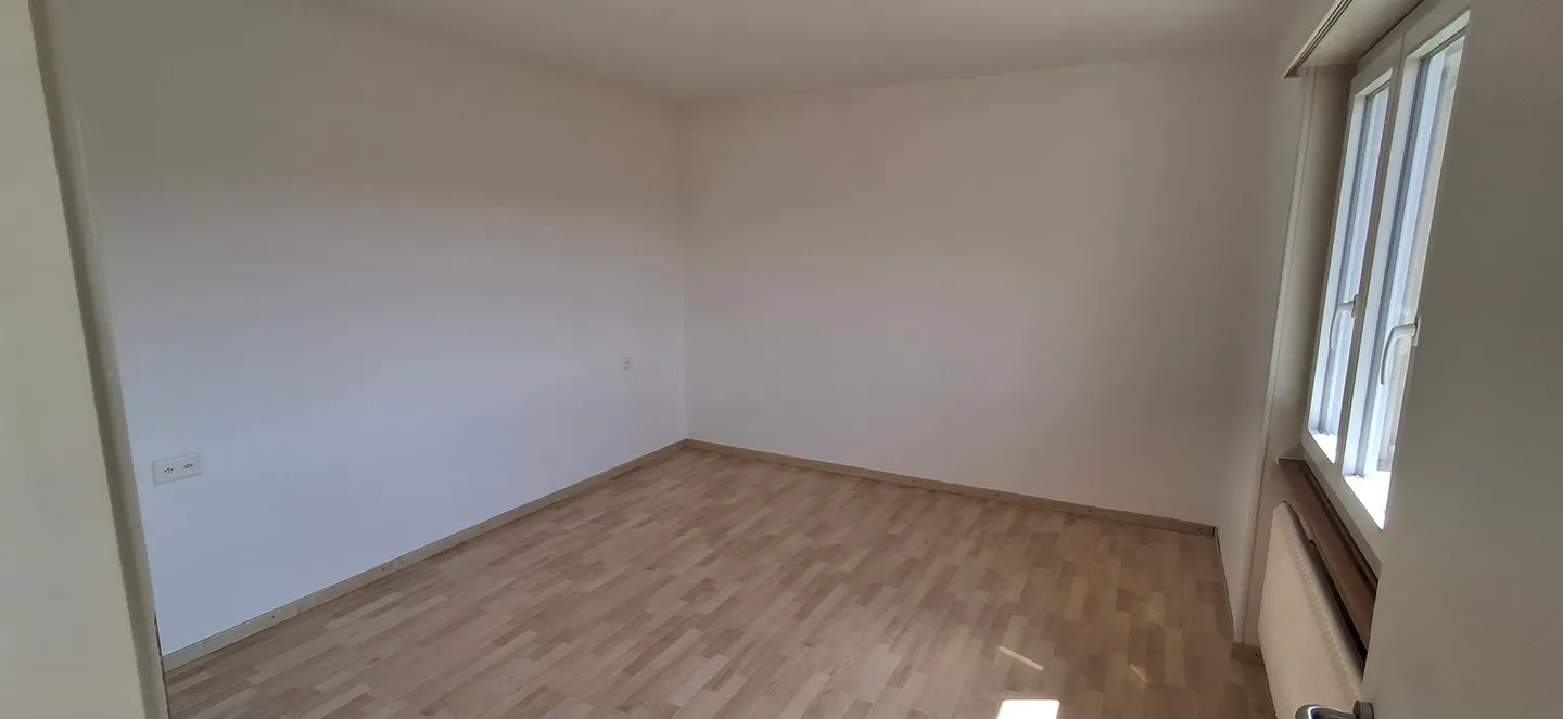 Appartamento affascinante con 3 camere e balcone a Delémont - Foto 4 di 6