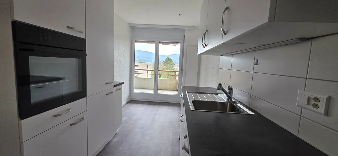 Schöne 4,5 Zimmer von 98m2 mit herrlichem Blick auf Delémont - Foto 1 von 13