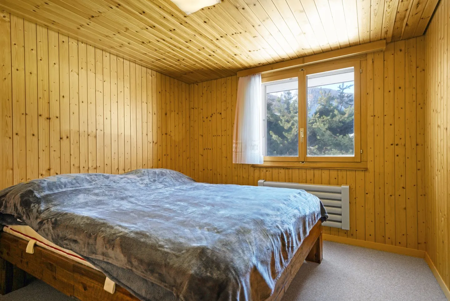 Affordable well-kept 4.5-room chalet directly on the ski slope - Photo 8 of 13