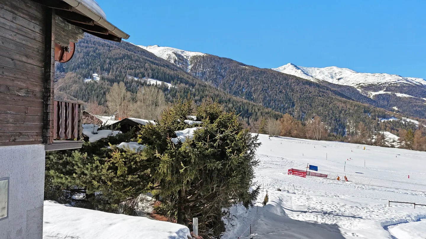 Affordable well-kept 4.5-room chalet directly on the ski slope - Photo 13 of 13