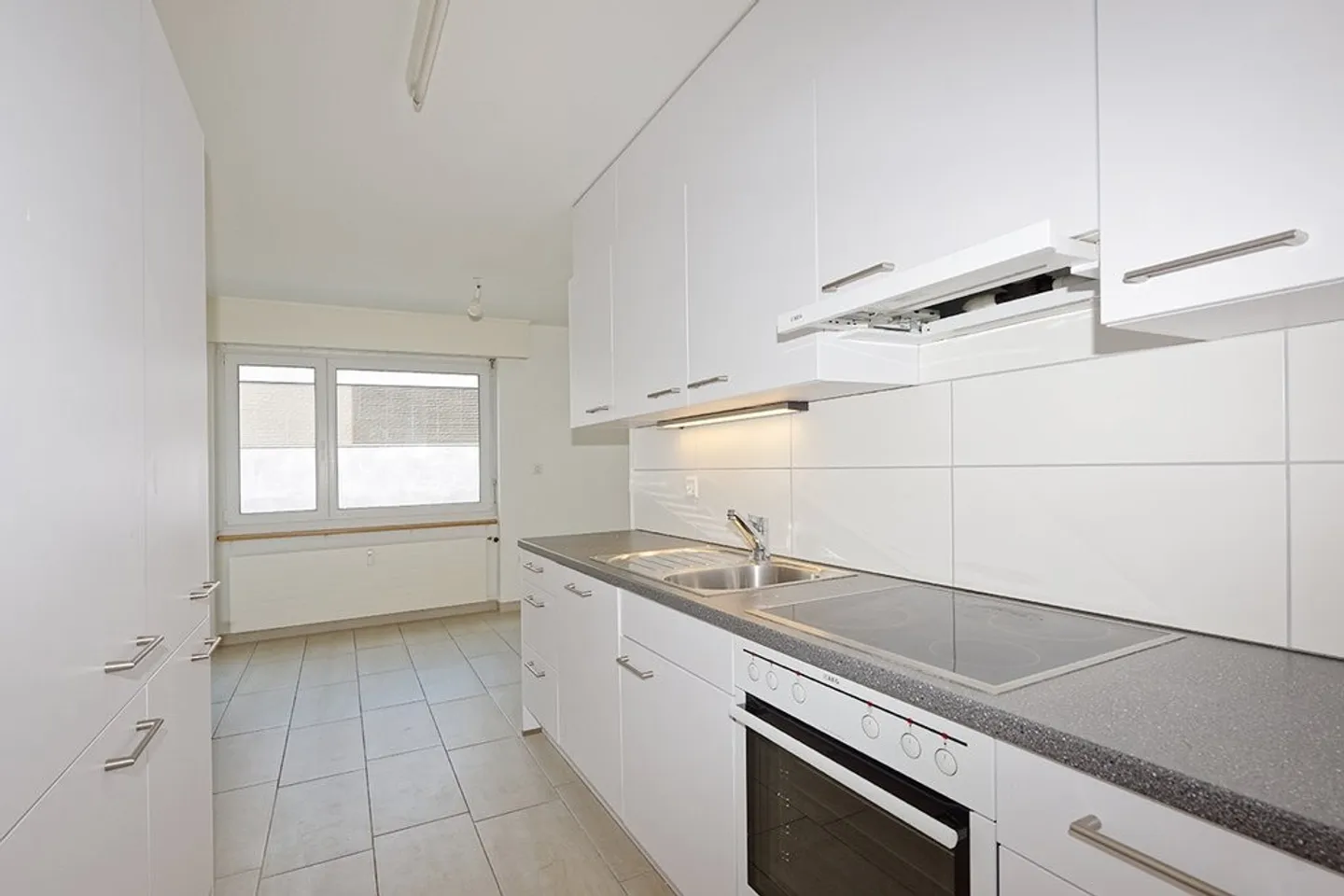 Luminoso appartamento di 3,5 stanze al 4° piano - Foto 3 di 6