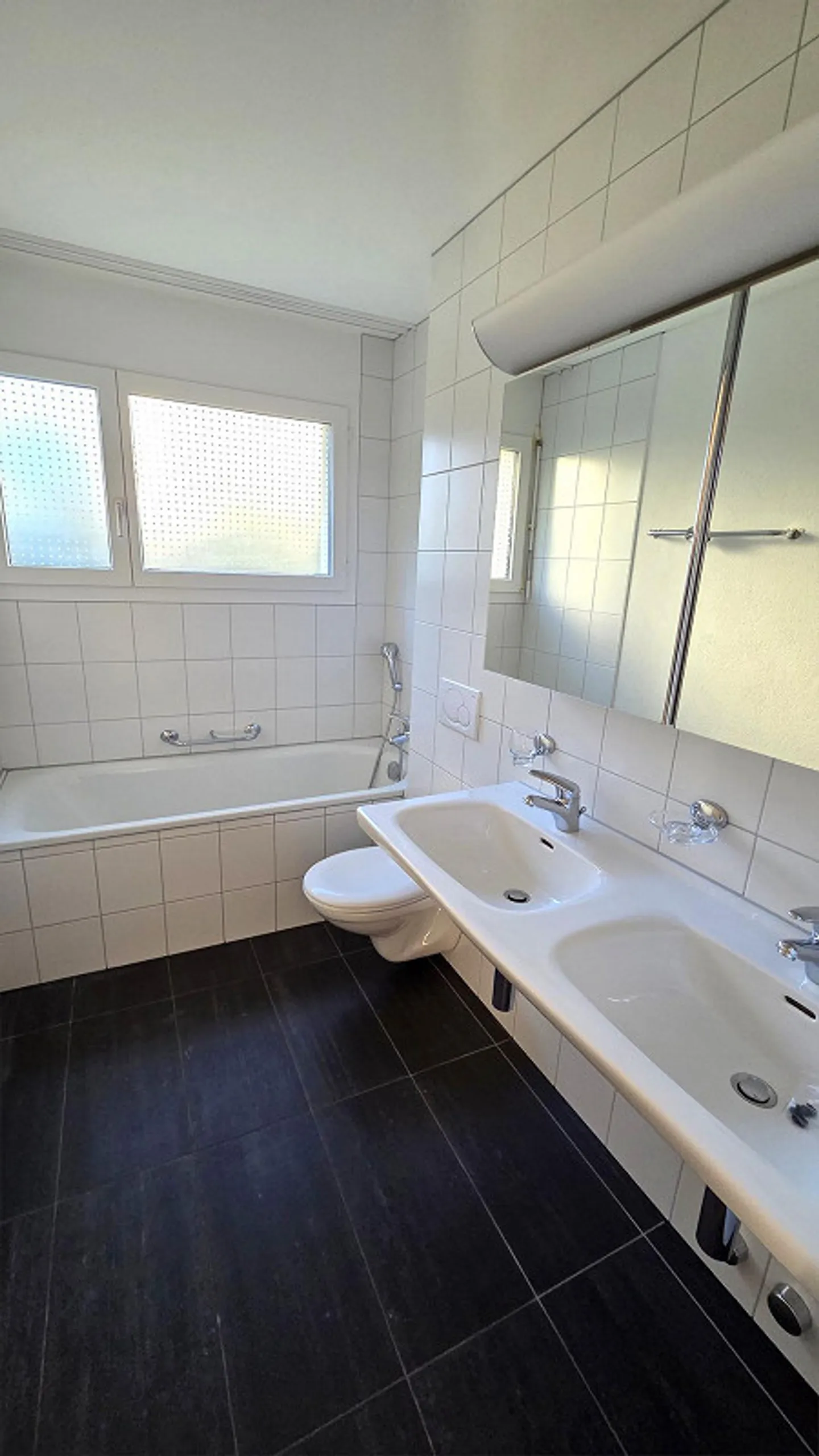 Garden apartment in a quiet location near the train station with garage and parking space - Photo 11 of 14