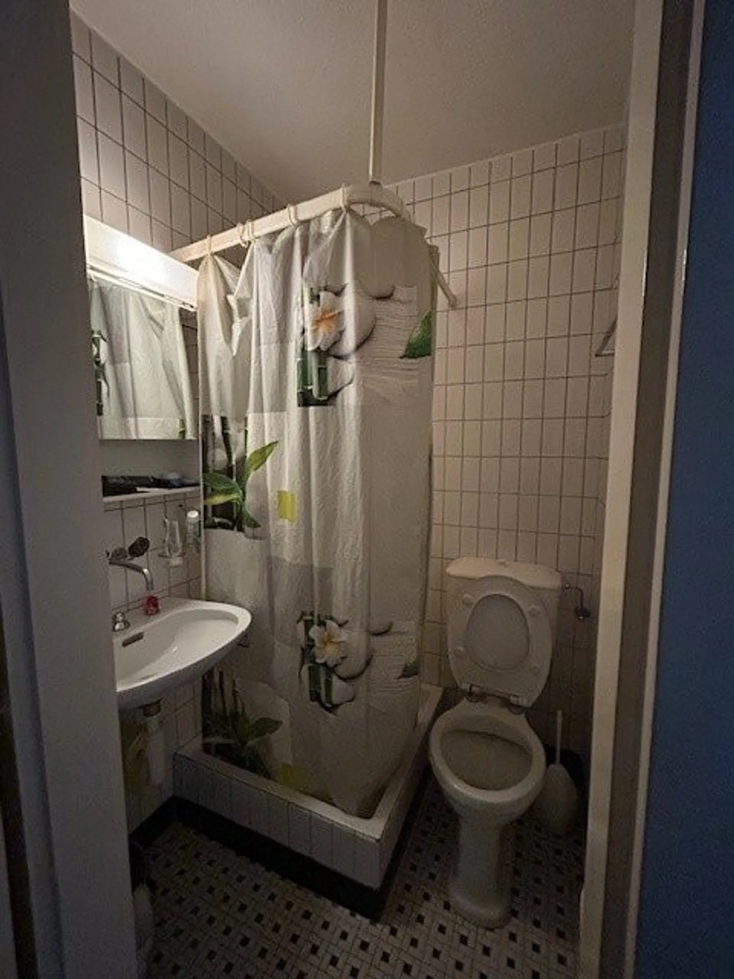 Petit studio proche des commodités - Photo 2 sur 4