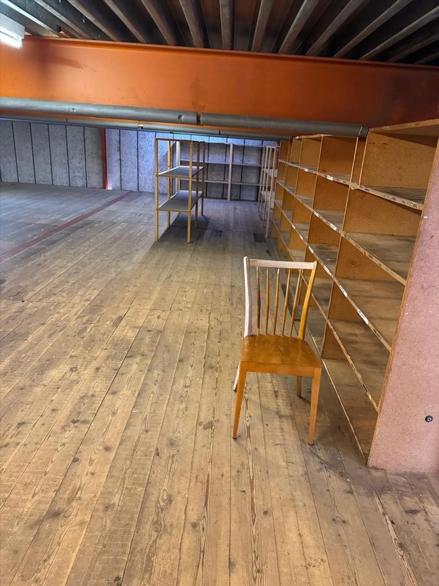 In affitto locali di 200 m2 - Foto 2 di 4