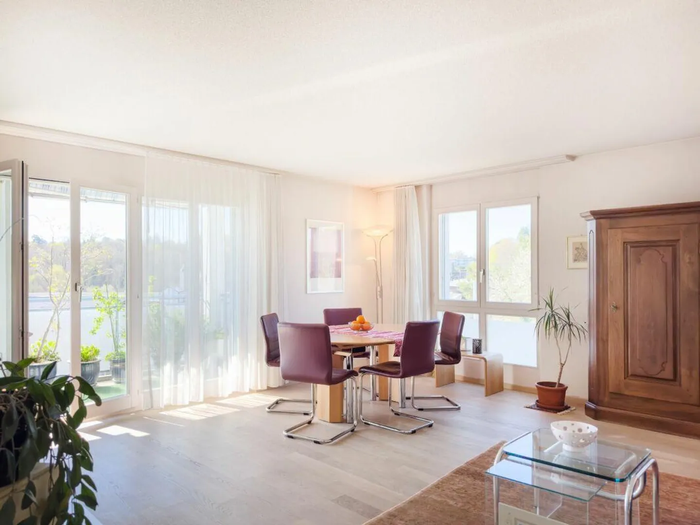 Living near the Aare: Sunny 2.5-room apartment with balcony and views... - Photo 2 of 21