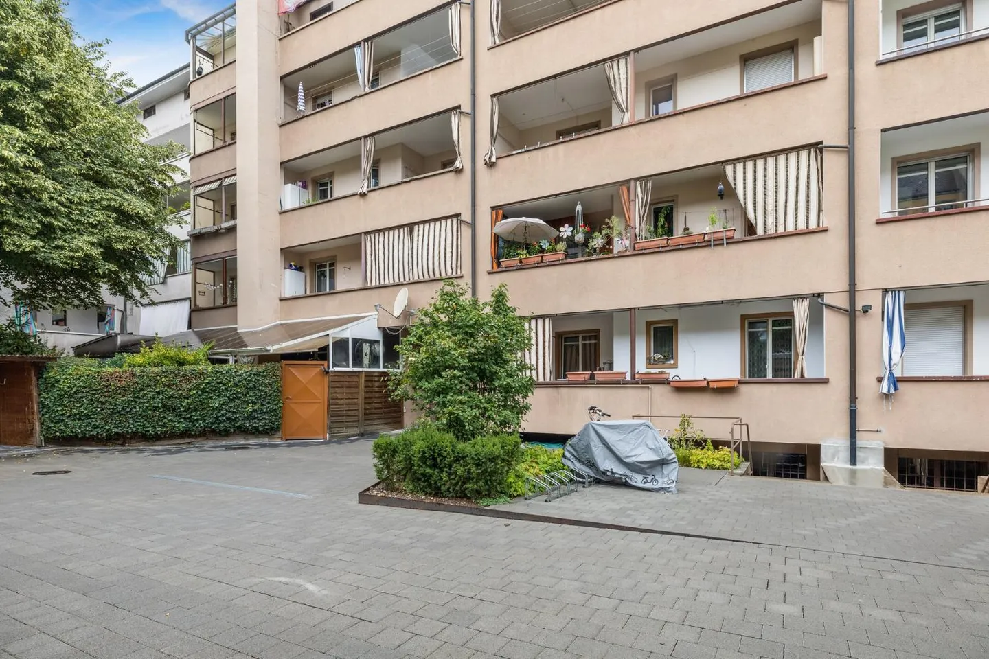 Appartement lumineux de 3 pièces près de Bad. Bahnhof! - Photo 2 sur 6