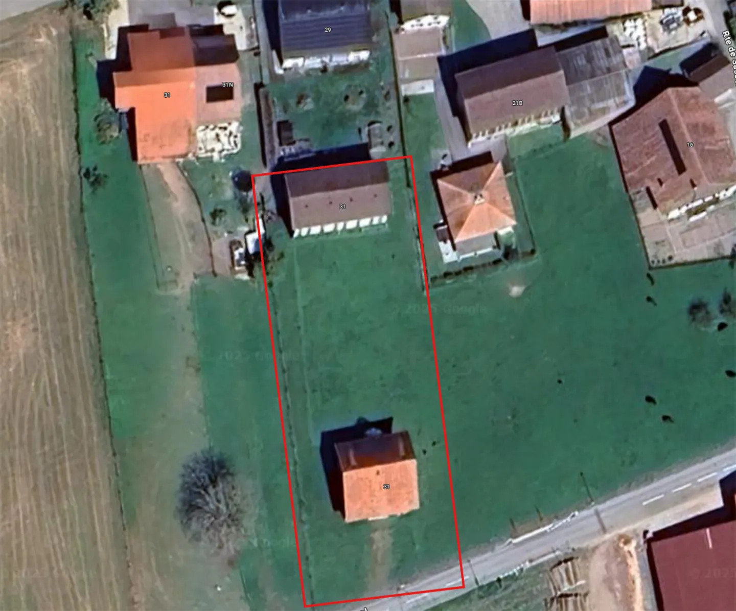 Terrain agricole avec grange et hall de stockage à vendre - Photo 2 sur 2