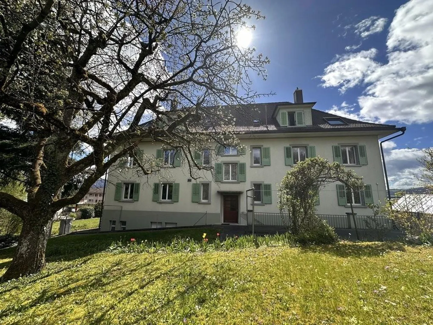 Charmante Wohnung mit grosszügigem Grundriss - Foto 1 von 8