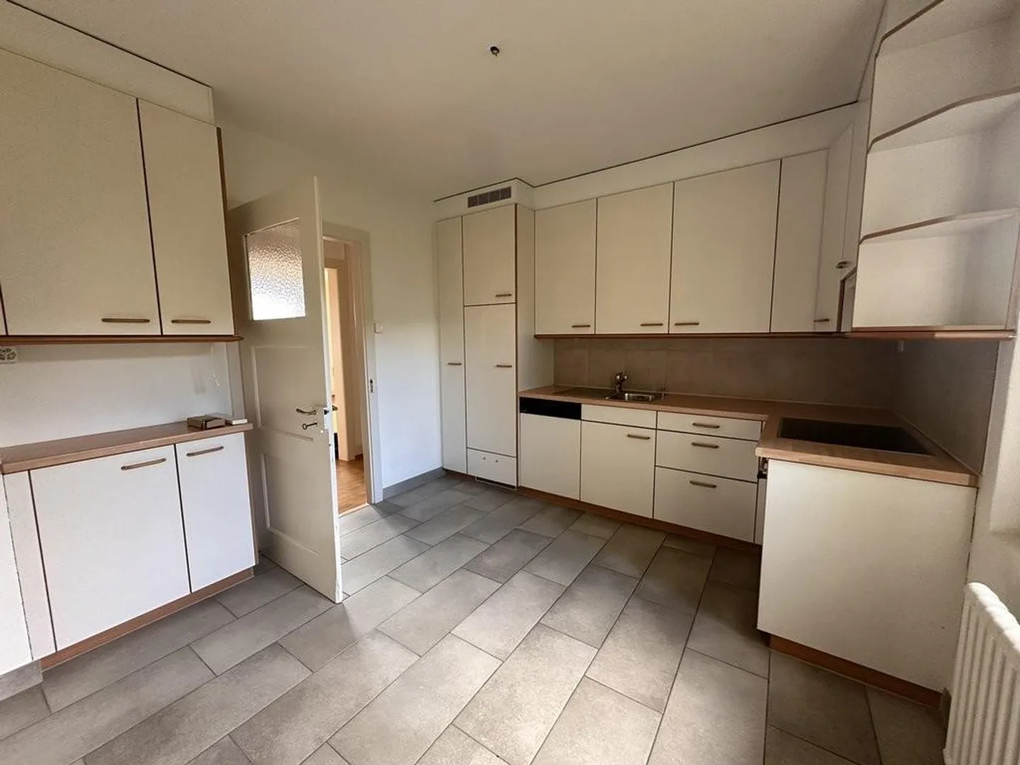 Charmante Wohnung mit grosszügigem Grundriss - Foto 4 von 8