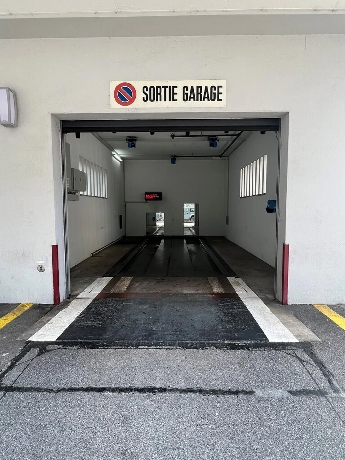 Posto auto sotterraneo in affitto a Territet - Foto 3 di 5