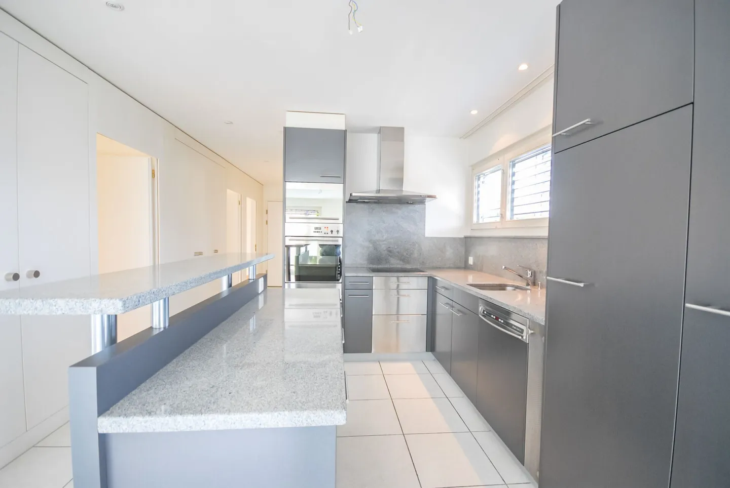 Charmante appartement 4.5 pièces avec grand balcon - Photo 4 sur 12