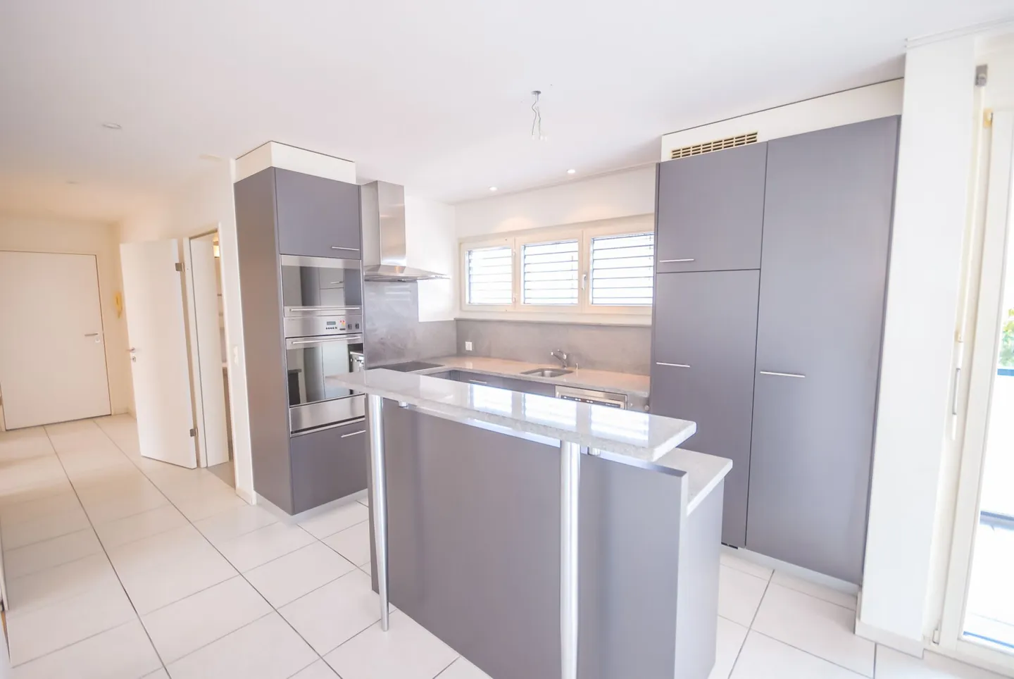 Charmante appartement 4.5 pièces avec grand balcon - Photo 3 sur 12