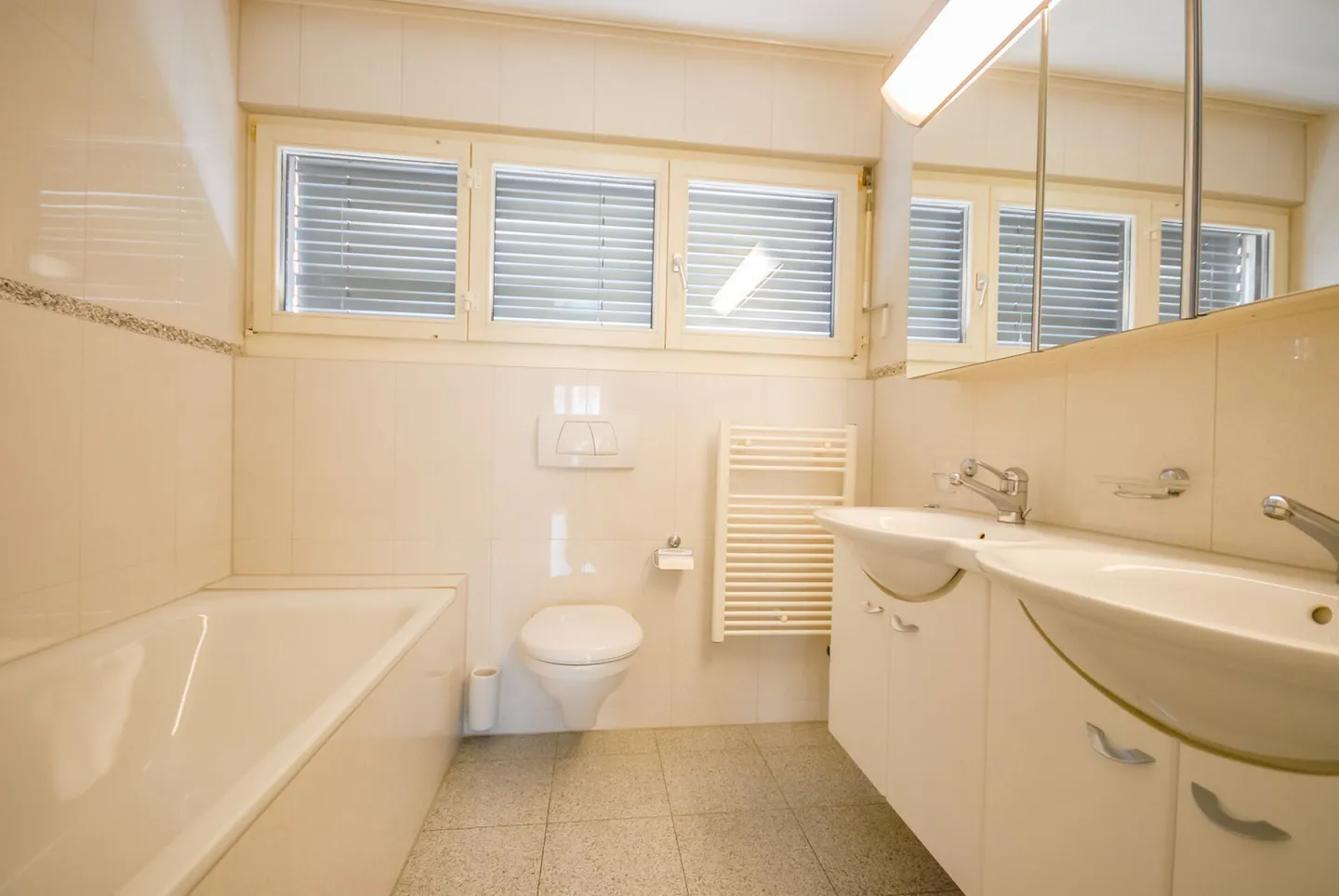 Charmante appartement 4.5 pièces avec grand balcon - Photo 7 sur 12