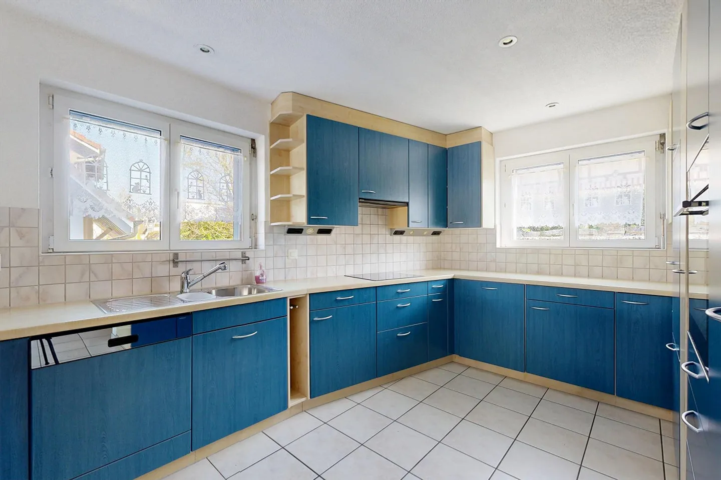 5.5-Room Double Family House with Beautiful View - Photo 5 of 16