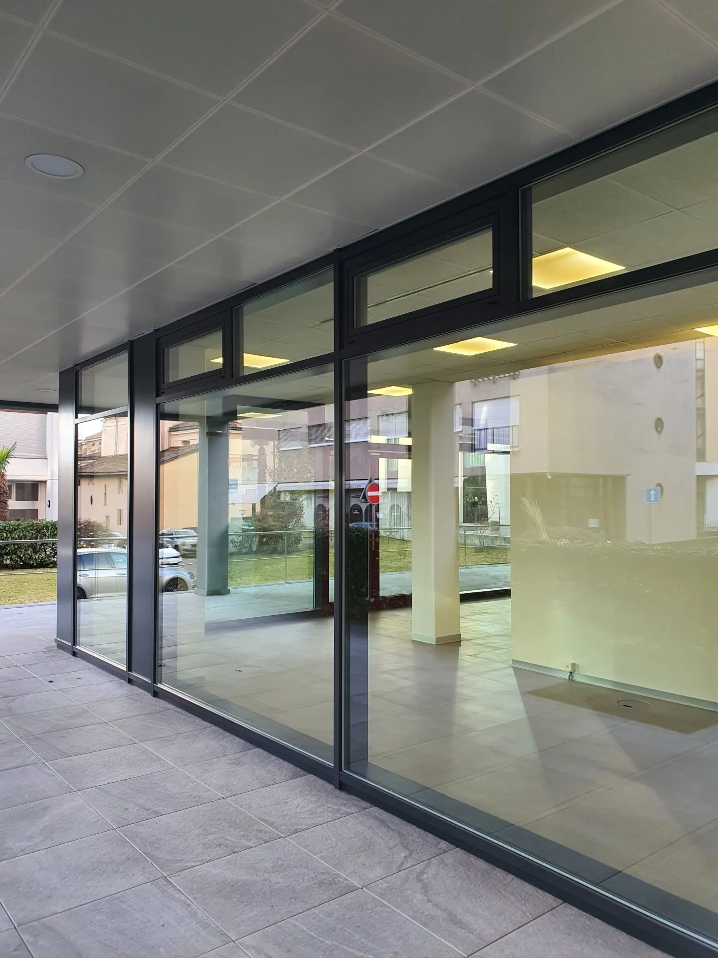 Gewerbefläche im Erdgeschoss mit ca. 80 m² Fläche - Lugano Zona USI - Residenza Agorà - Foto 1 von 5