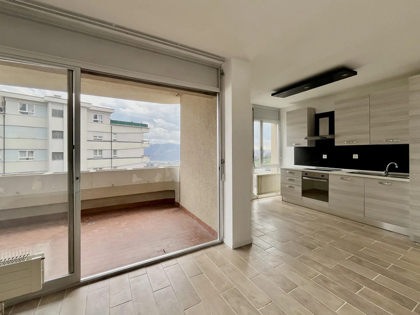 BRIGHT 2.5 ROOMS FOR RENT WITH TERRACE IN COLDRERIO - Photo 2 of 9