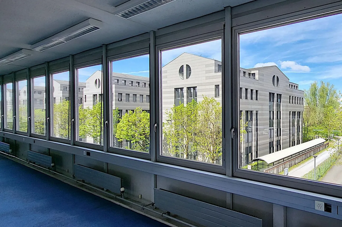 Beaucoup d'espace ouvert plus salle de réunion ! - Photo 6 sur 11