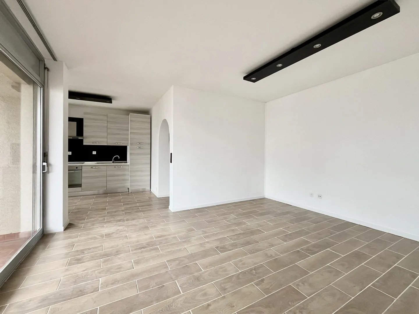 BRIGHT 2.5 ROOMS FOR RENT WITH TERRACE IN COLDRERIO - Photo 5 of 9