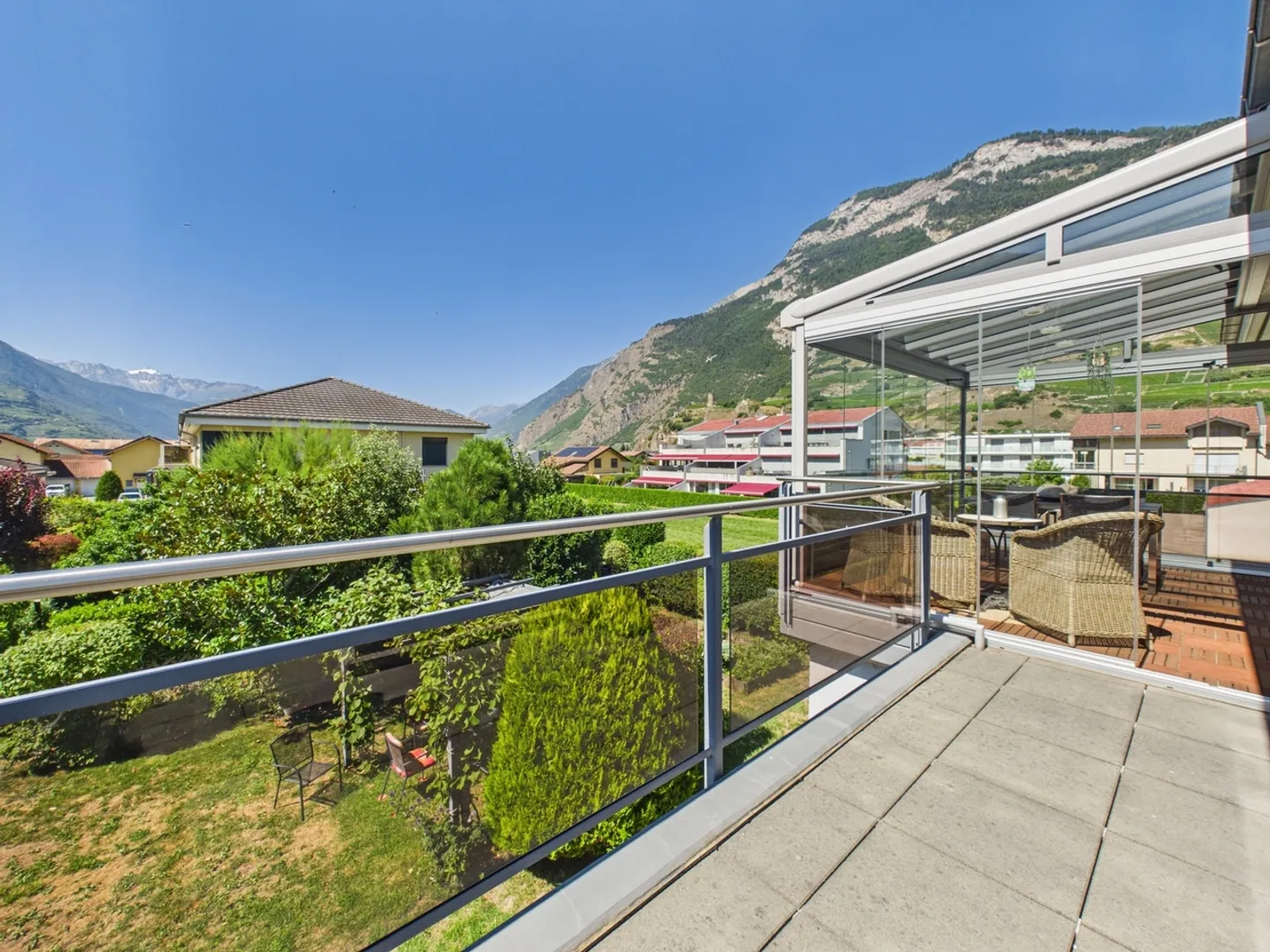 Duplex spacieux avec vue montagne - Photo 2 sur 9