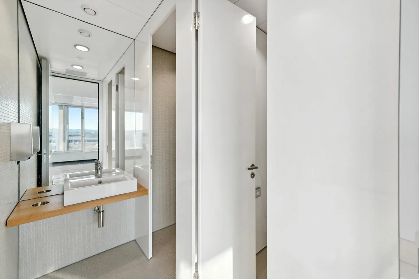 Spazio ufficio esclusivo con vista panoramica su Glattbrugg - Foto 7 di 11